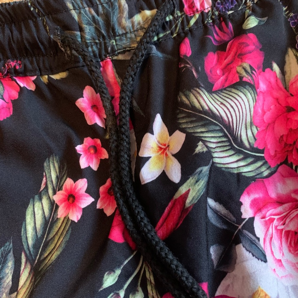 BoohooMAN Black and Pink Floral Shorts - Picture 4 of 6